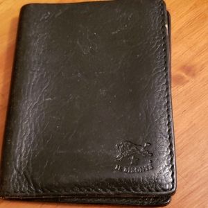 Il Bisonte black slim bi-fold card case.